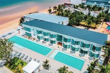 هتل Rattana Pura Beach Resort