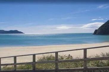 ホテル Awaroa Lodge