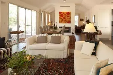 בית מלון כפרי Thorn Park By The Vines