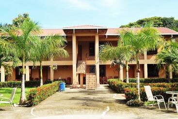 酒店 Marbella Surf Inn