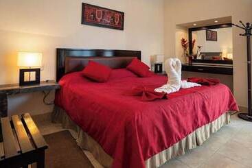 هتل Centenario Los Arroyitos