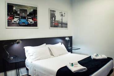 Quart Youth Hostel & Apartments