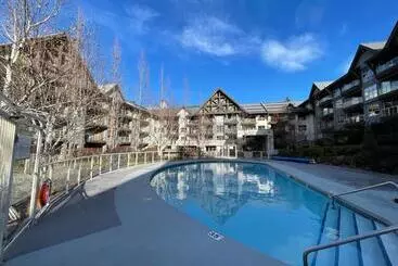 هتل آپارتمان Best Ski In Ski Out Condo At Whistler