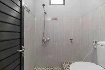 Bed & Breakfast Reddoorz Plus Near Jungeland Sentul