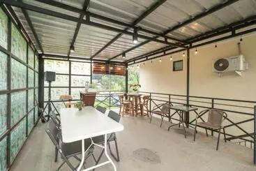 Bed & Breakfast Reddoorz Plus Near Jungeland Sentul