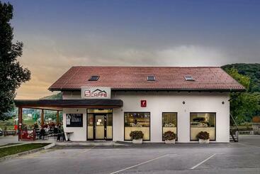 פנסיון Rooms S Center