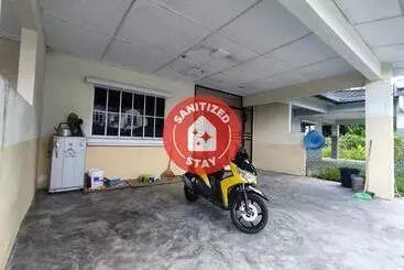 Otel Oyo 90323 Iqbal Homestay