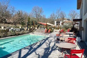 Pension (Hôtel basse catégorie) Maison D Hôtes De Charme Le Clos De La Fontaine Piscine & Spa