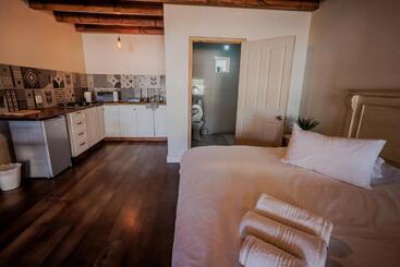 Общежитие Barrel And Blues Inn