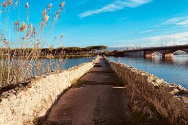 Bed and Breakfast Voce Del Mare   Sea View  Alghero Airport