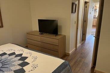 בית מלון כפרי Creekside Downtown Vacation Suites, Only Adults 25 Or Older