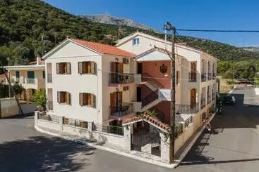 Alexatos Studios & Apartments