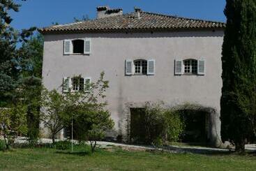 ベッドアンドブレックファースト Le Charme D Une Vieille Bastide Provençale