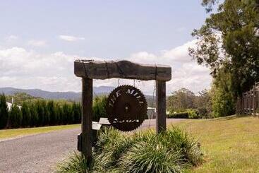 膳宿费 Tranquil, Spacious And Private Garden Retreat
