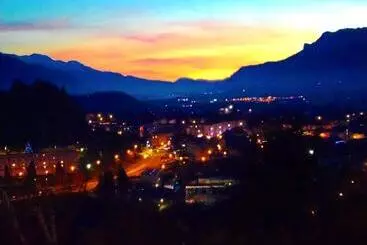 ベッドアンドブレックファースト Le Belvédère : Chambres Et Table D Hôtes