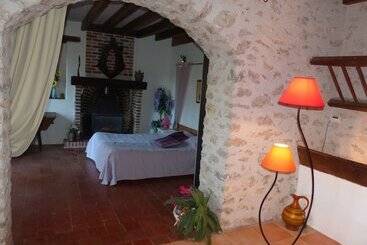 تختخواب و صبحانه Leclos Fleuri