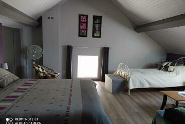 민박 La Mansarde Aux Digitales