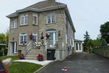 تختخواب و صبحانه Chez Danny