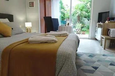 Bed & Breakfast Fleurs De Cosmos