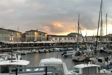 ペンション Les Voiles Rouges