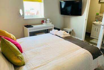 فندق The Greenwich Rooms   Burger & Bird Bar & Restaurant