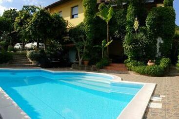 Pensión Apart Villa Roma