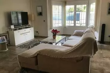 Bed and Breakfast Double Room With Shared Bathroom And Shared Communal Areas R4