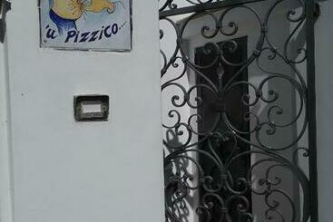 تختخواب و صبحانه U  Pizzico