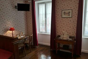 Bed and Breakfast Valentine 44