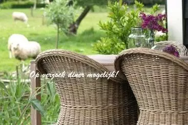 Bed & Breakfast De Schuur Inn