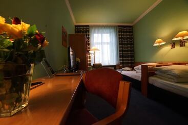 酒店 Polonia Raciborz