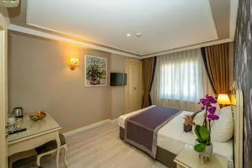 Raymond Hotel Old City