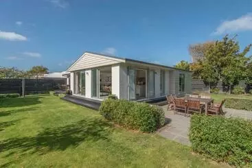 Bed & Breakfast In The Heart Of Fendalton