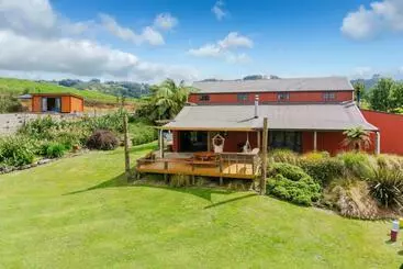 ベッドアンドブレックファースト Nadarra Hideaway