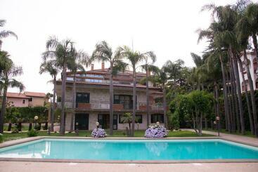 Bed and Breakfast Boutique Villa Etna D A Mare