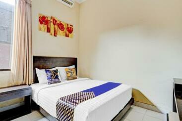 ホテル Spot On 90574 Pondok Anjani