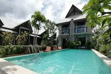 Resort Jr Place