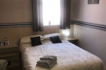 Отель West Vale Villa