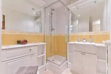 London Bridge Apartments