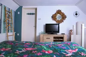 Aamiaismajoitus (B&B) B En B  T Pekeltje