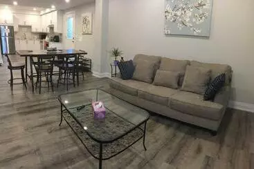 ペンション Charming, Comfortable Bsmt Apartment In Pickering