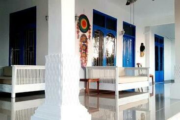 פנסיון Cantik Villa