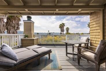 בית מלון כפרי De La Vina Inn