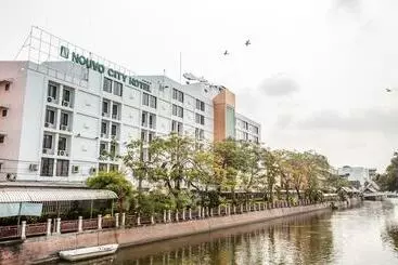 בית מלון כפרי Nouvo City