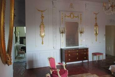 تختخواب و صبحانه Castel De La Comtesse