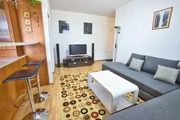 هتل Apartman Hugo