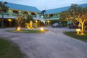 Aparthotel Green View Resort Tha Yang