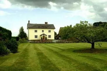 Bed and Breakfast Hordley Hall