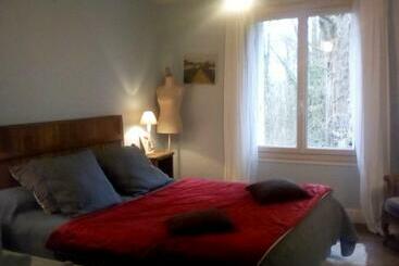 تختخواب و صبحانه La Corniche