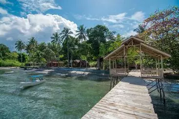 Pristine Paradise Dive Resort Una Una